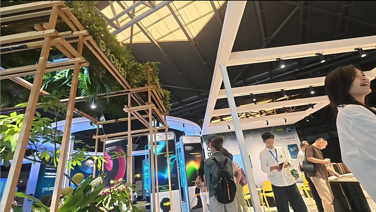 Materials, product expression and retail display context at Maison Shanghai 2026.
