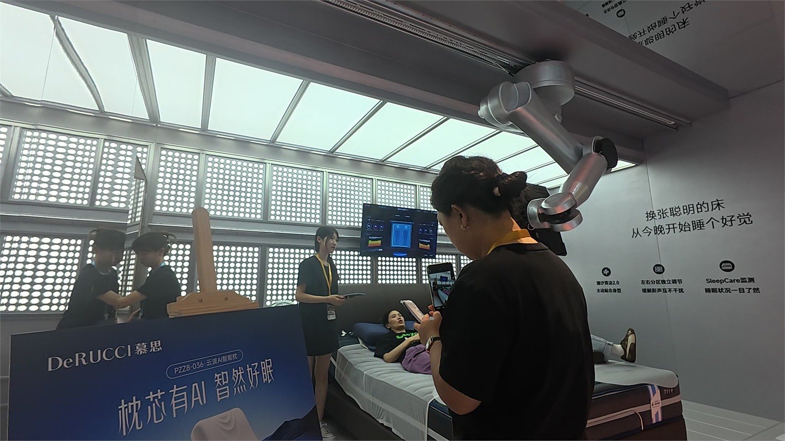 DeRUCCI AI sleep experience area with smart sleep displays at Furniture China 2026.